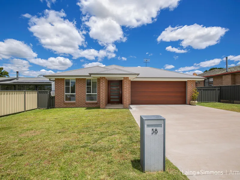 Bright, Beautiful, Modern and Move-in Ready!