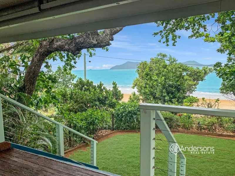 Timber Cottage on the Beachfront