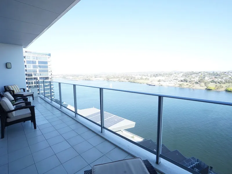 River view, Top floor, Large balcony, Fully furnished 2 Bedroom apartment in Hamilton