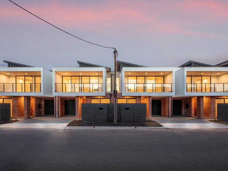 Brand New Architecturally Designed - Close to Linear Park