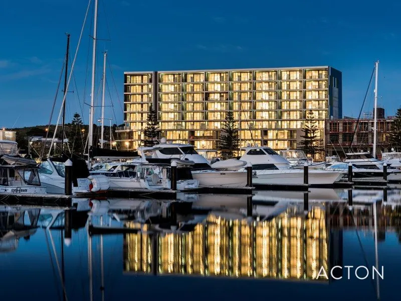 EXQUISITE APARTMENT BY THE OCEAN!