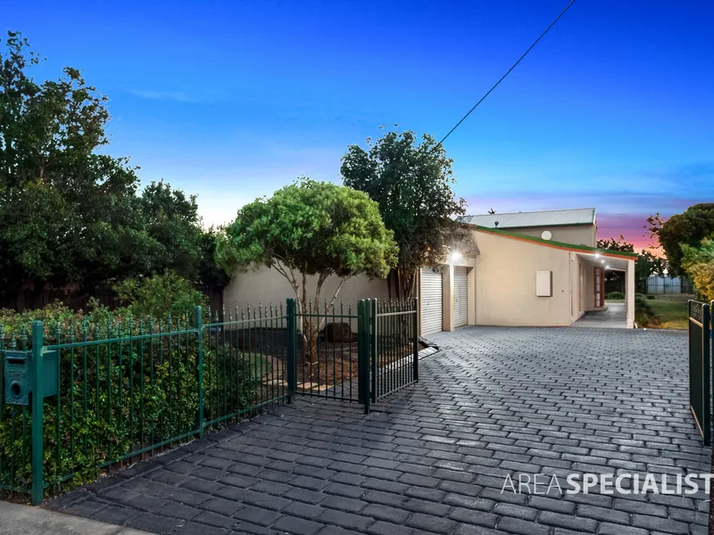 NEST OR INVEST - 1000 SQ MTRS PRIME LAND AND A HOME WITH CHARACTER
