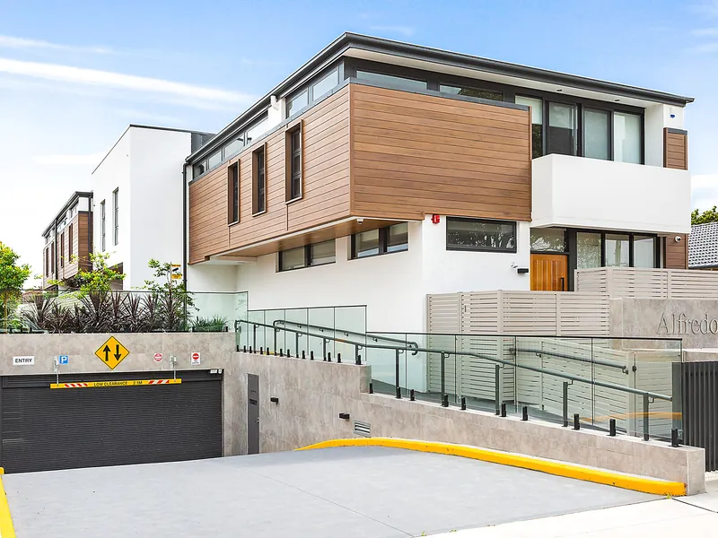 New designer townhouse in premium beachside locale
