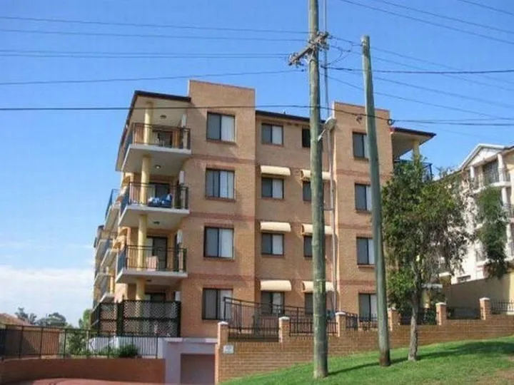2 BEDROOM UNIT IN A FANTASTIC LOCATION!