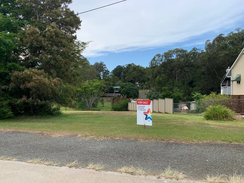 Close to Shops & Jetty