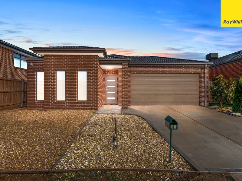 STYLISH & SPACIOUS LIVING IN A FIRST CLASS LOCATION