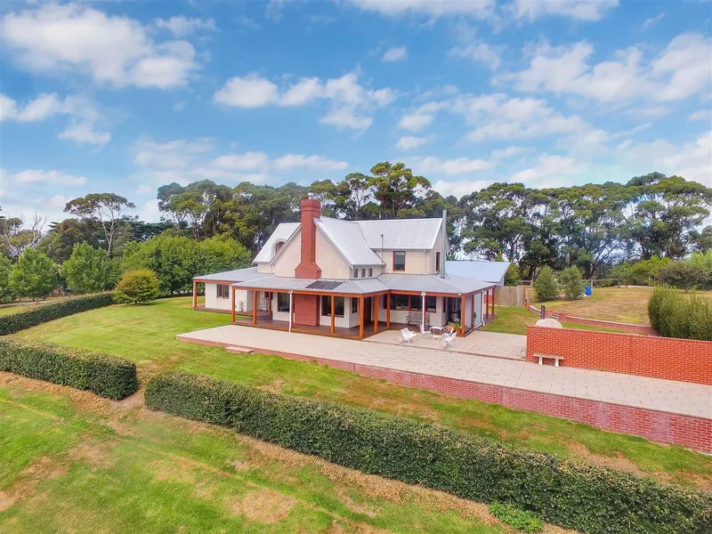 Lifestyle Property with Farm Income!