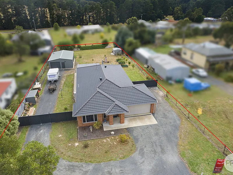 Beautifully Presented Linton Family Home On Half An Acre!