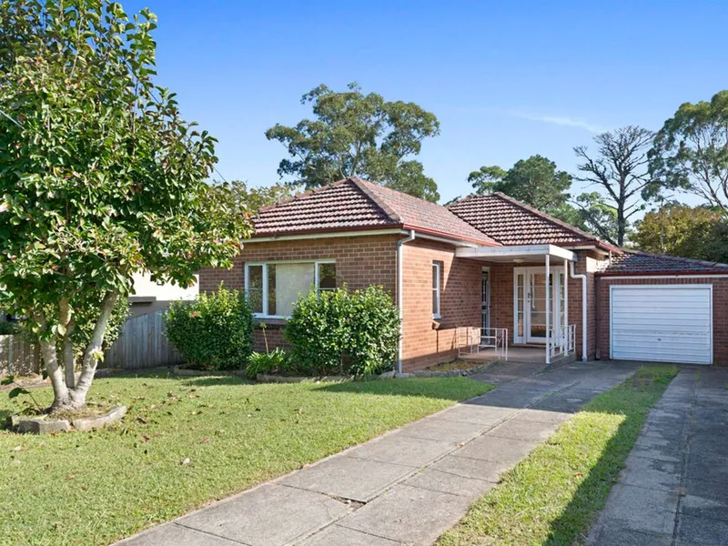 Renovated Two Bedroom House With Beautiful Kitchen In Chatswood
