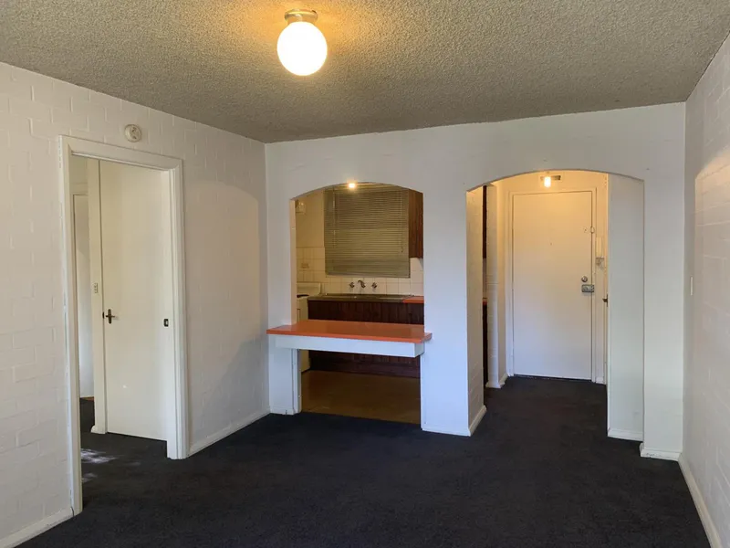 RETRO 1 BEDROOM APARTMENT!