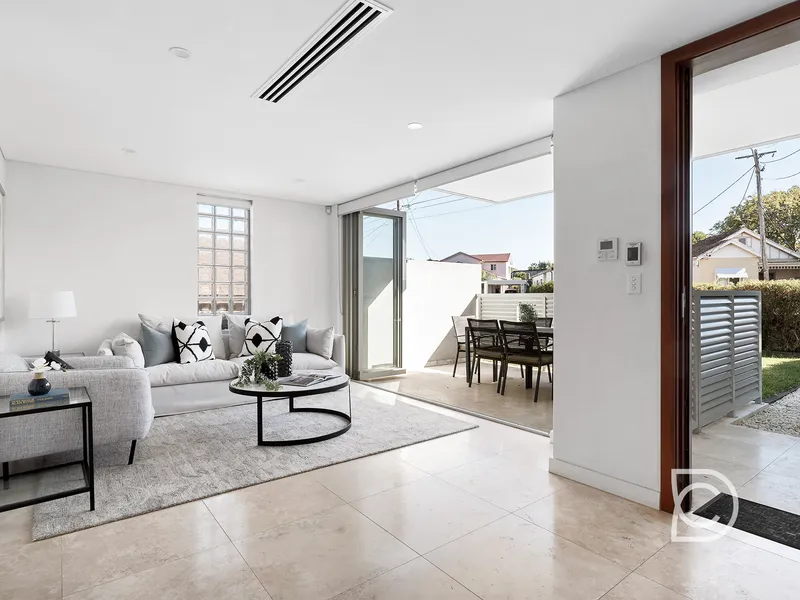 Easycare entertainer with light, style and quality