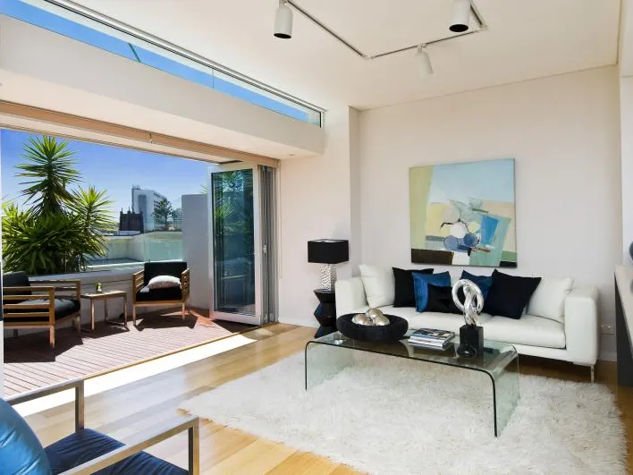 DESIGNER NORTH FACING PENTHOUSE - THE ULTIMATE BEACHSIDE ENTERTAINER