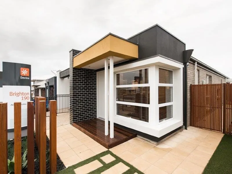 Executive style 3 bedroom 2 bathroom ex-display home located in Seaford Meadows!