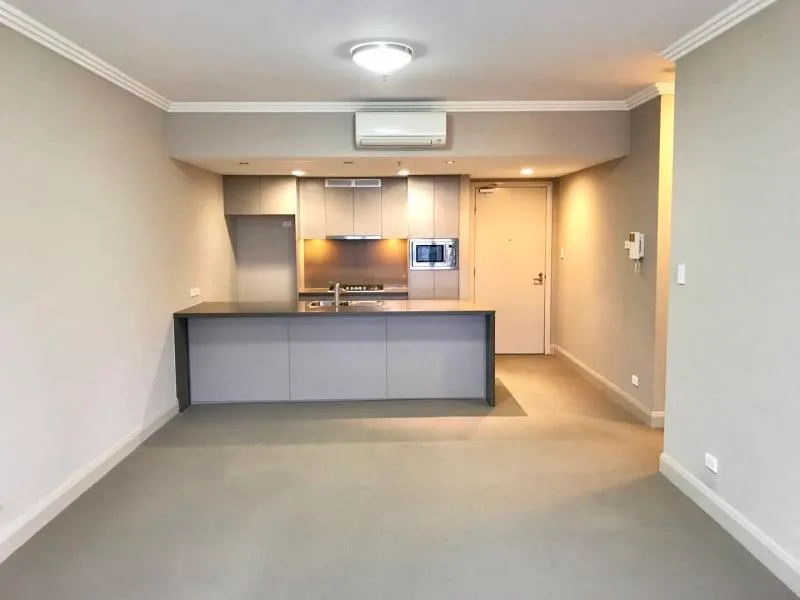 Stunning North Facing 1 Bedroom Apartment | 2 Min Walk to the Train Station | 20 Mins to City |