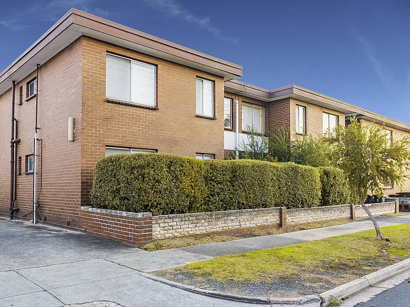 Fully Renovated 2 bedroom Unit