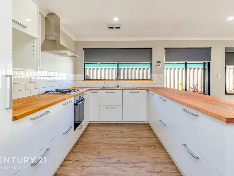 MODERN RENOVATION, STELLAR LOCATION!