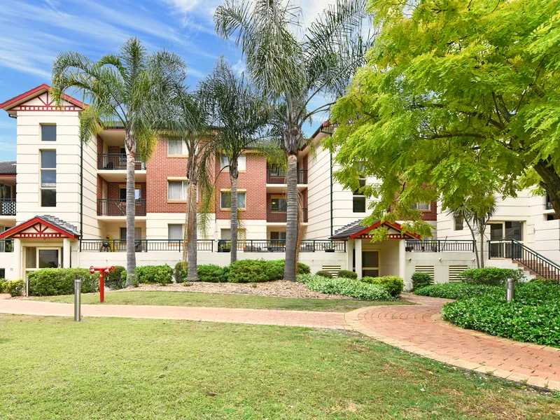 Superb Apartment in Excellent Condition | Handy Location - Walk to Station and Shops