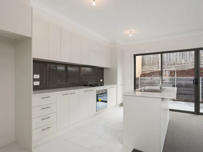 NEAR NEW 2 BEDROOM PERFECTION