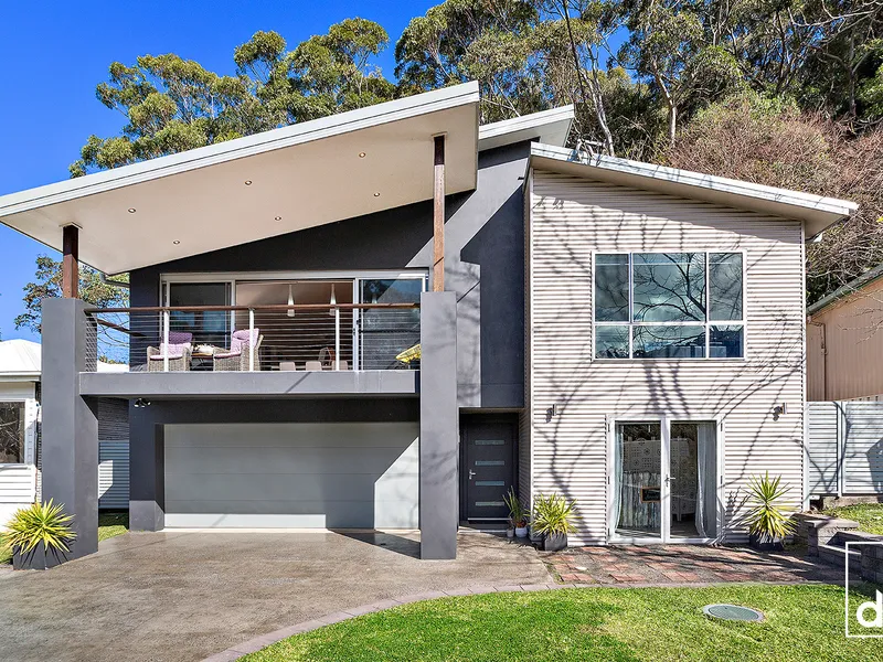 LUXE LIVING IN AN EXCLUSIVE ESCARPMENT ENCLAVE