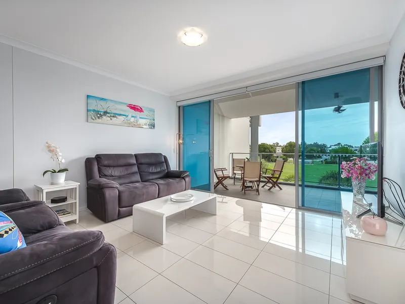 CALLING ALL INVESTORS - NORTH FACING OVERLOOKING THE PARK AND PRESENTS LIKE NEW!