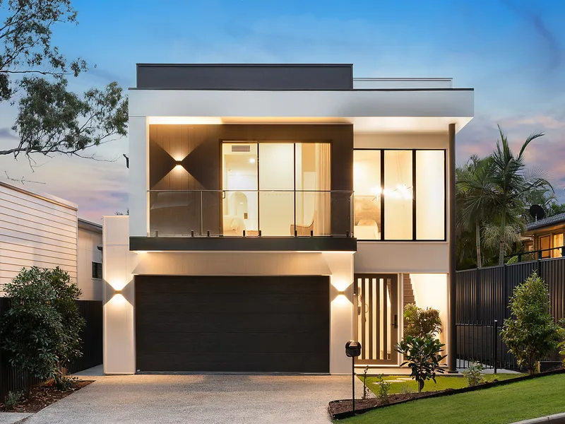 Stunning new build in prime location