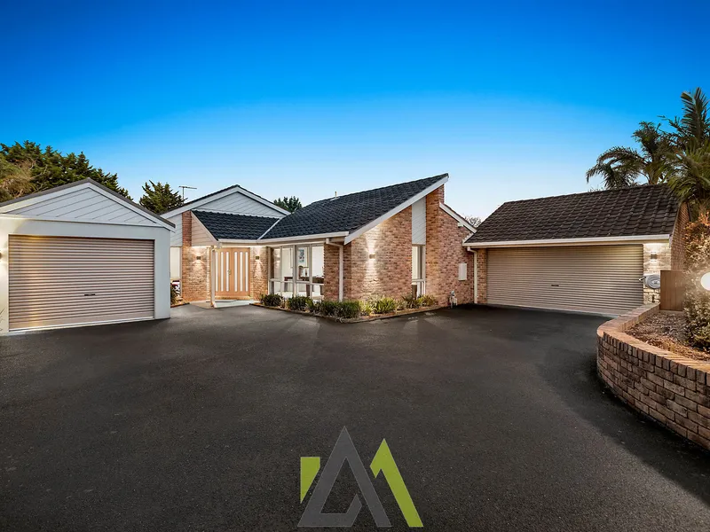 A Family Entertainer within the Peninsula Gateway Estate! 