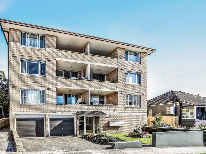 Renovated Apartment With Lock Up Garage