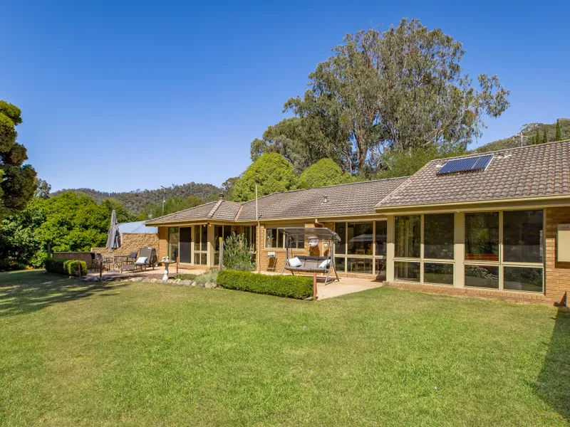 Neat as a pin in stunning Simmonds Creek Road location