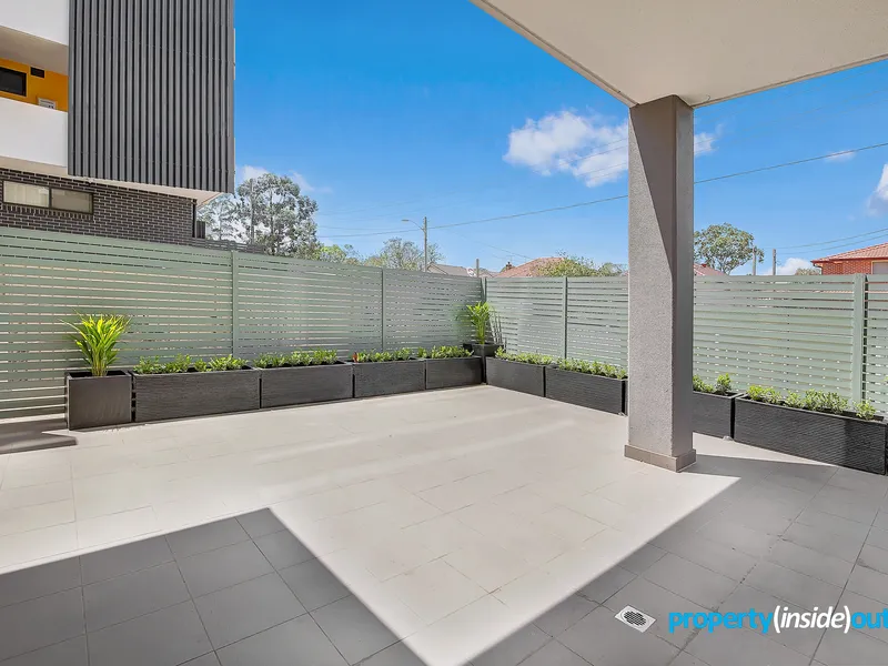 Large Courtyard Villa style apartment - Pet Friendly 