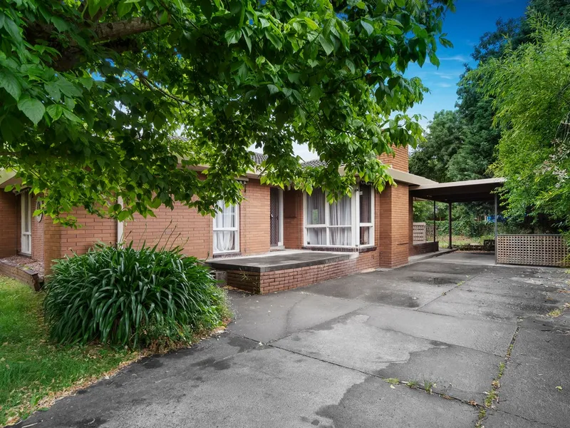 Peaceful Court Living in Top Location!