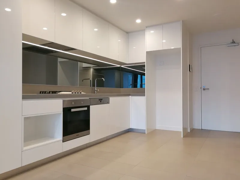 Modern and luxury Bigger Size One Bed Plus Study Located Center of North Sydney!