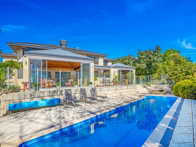 PREMIER COASTAL LIVING (Access from Narrabeen Place)