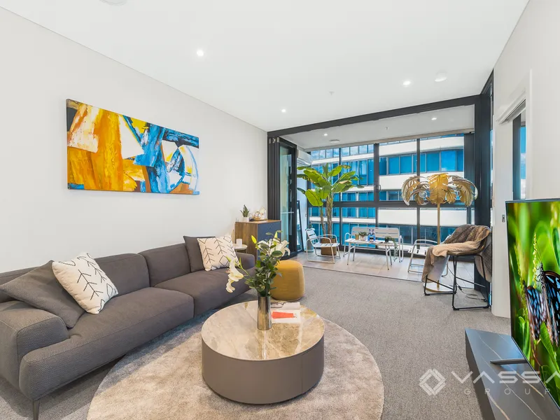 BEST VALUE IN MARINA SQUARE COMPLEX! POSITIVE CASH-FLOW FOR THE INVESTORS!