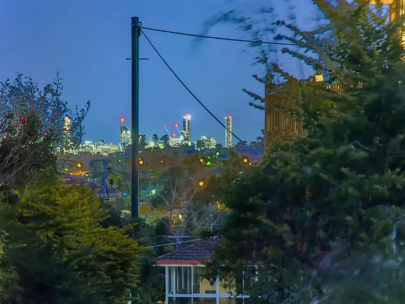 Beautiful Family home set high among the trees with City vie