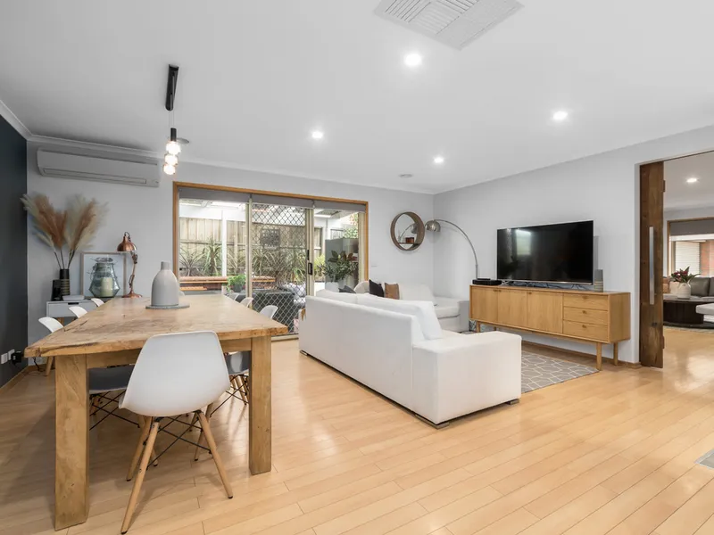 Fully Renovated Modern Entertainer