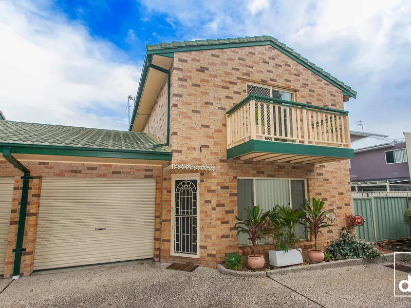 TOWNHOUSE IN SMALL COMPLEX