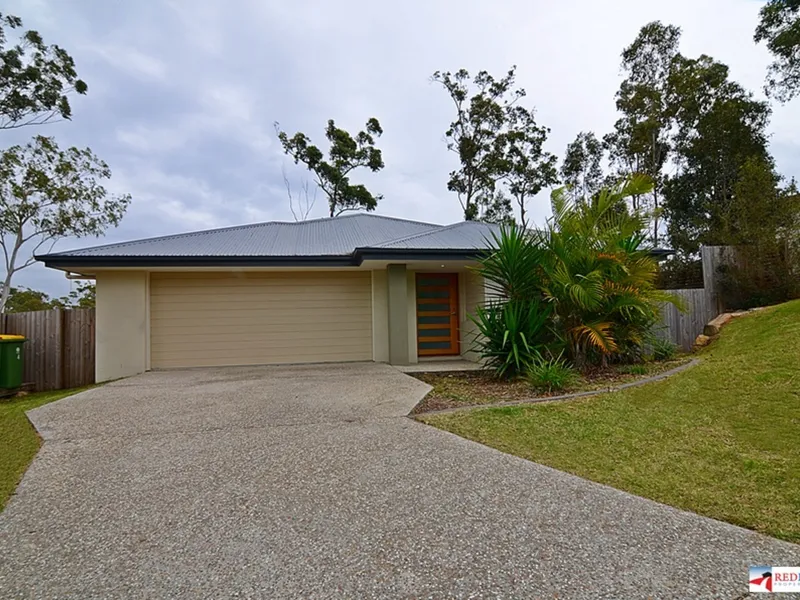 SPACIOUS FLOORPLAN AND YARD IN 
