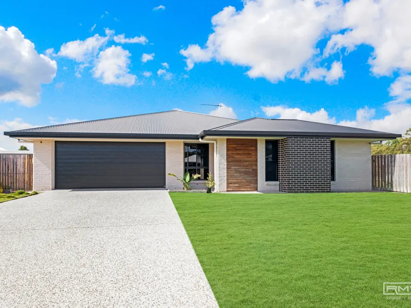 Exquisite Modern Home With A Beautiful Kitchen And Versatile Spaces