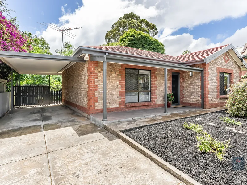 Delightful homette boasting charm and style.