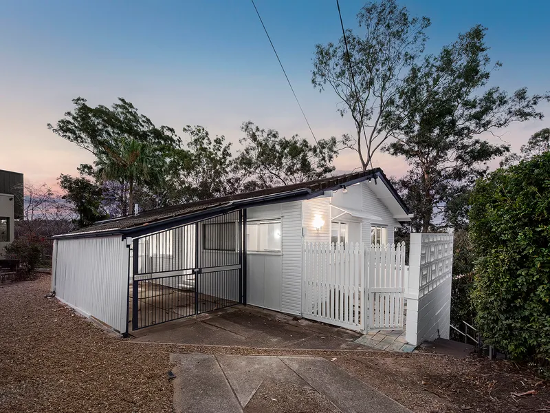 ENDLESS OPPORTUNITIES - RENOVATOR'S DELIGHT WITH DUAL OCCUPANCY AND SUBDIVISION POTENTIAL