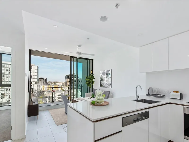 Stylish Inner-City Living at St Tropez: Modern Apartment with Resort-Style Amenities in Vibrant Newstead