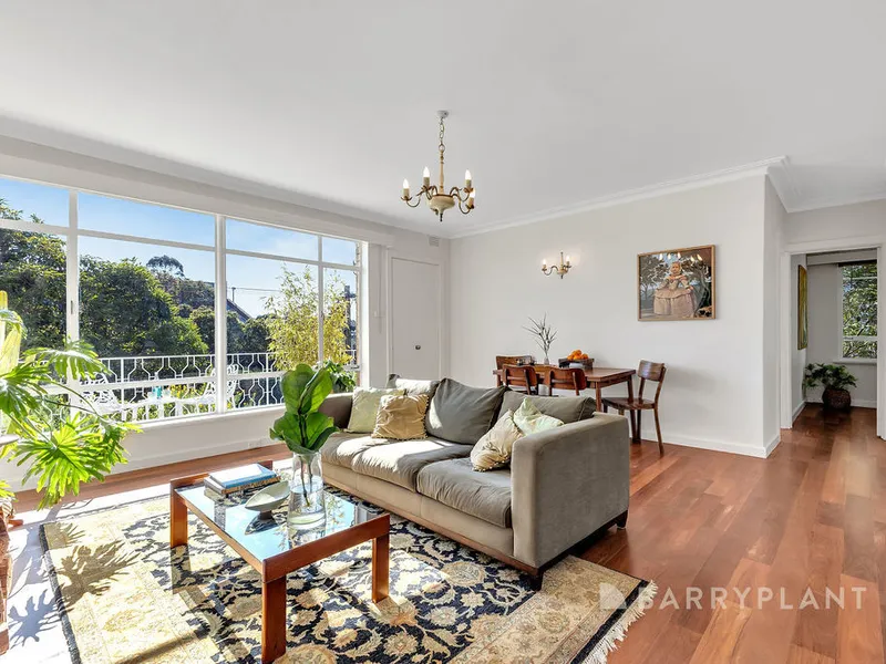 Elegant and Spacious Living in Prime Kew Location