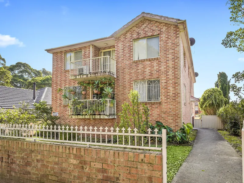 North facing boutique apartment offering supreme convenience