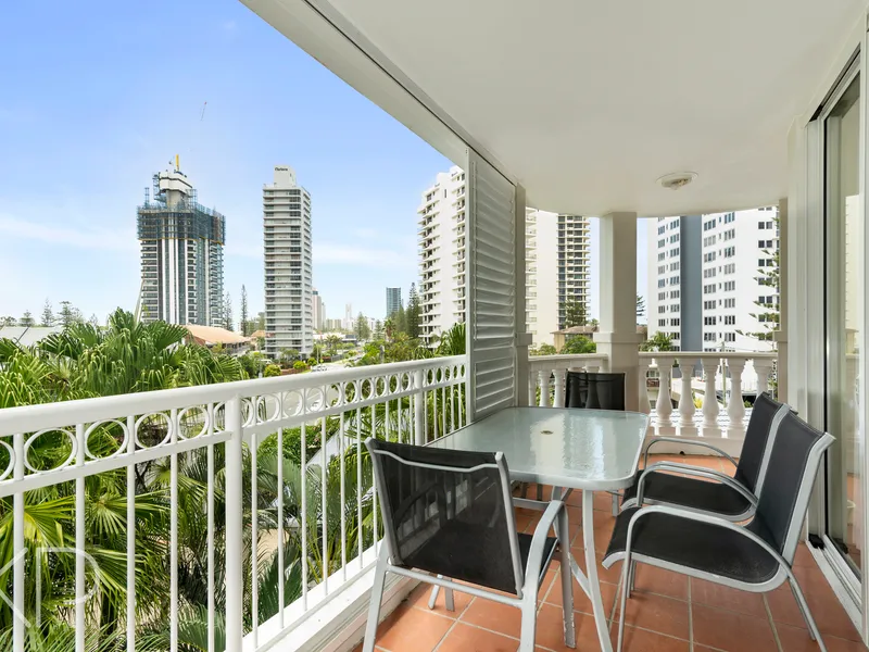 Beautiful Broadbeach Beachfront 3 Bedroom