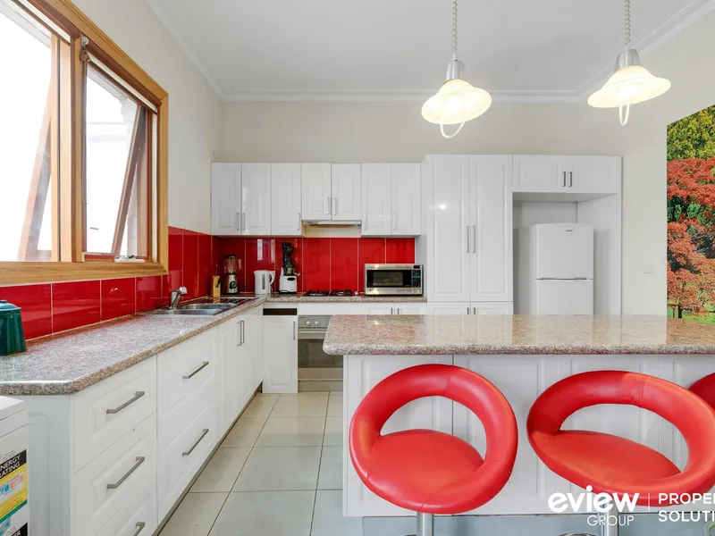 FRONT SHOP WITH LARGE RESIDENCE