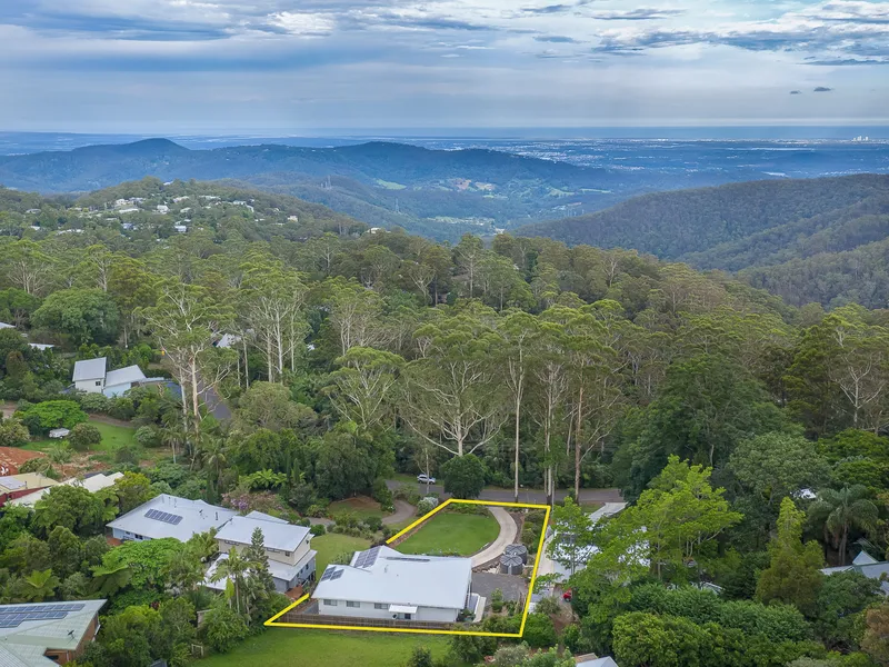 MODERN FAMILY HOME AT TRANQUIL TAMBORINE MOUNTAIN