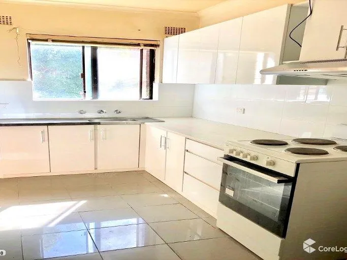 Prime Location 2 Bedroom Unit at Hurtsville