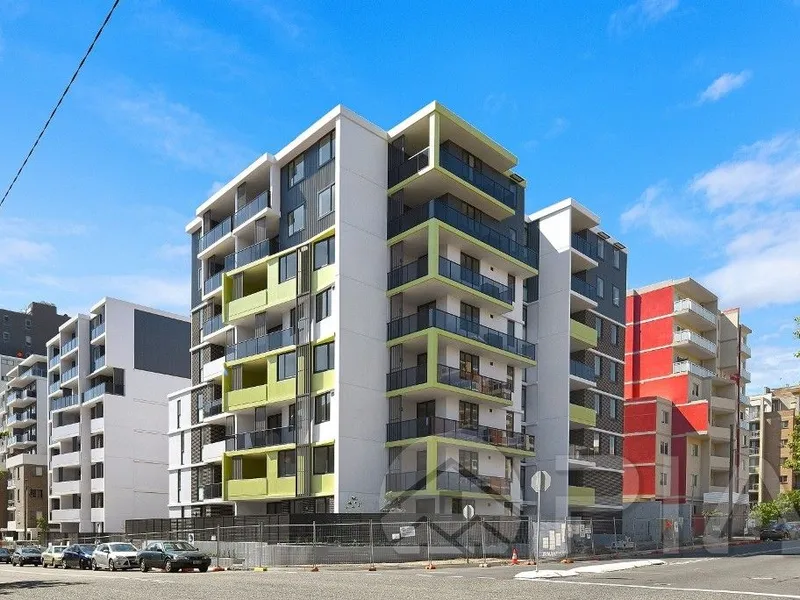 Modern 1 bedroom + Study apartment close to amenities for lease