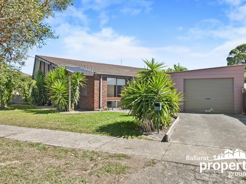 BEAUTIFUL FAMILY  HOME WITH SHEDDING