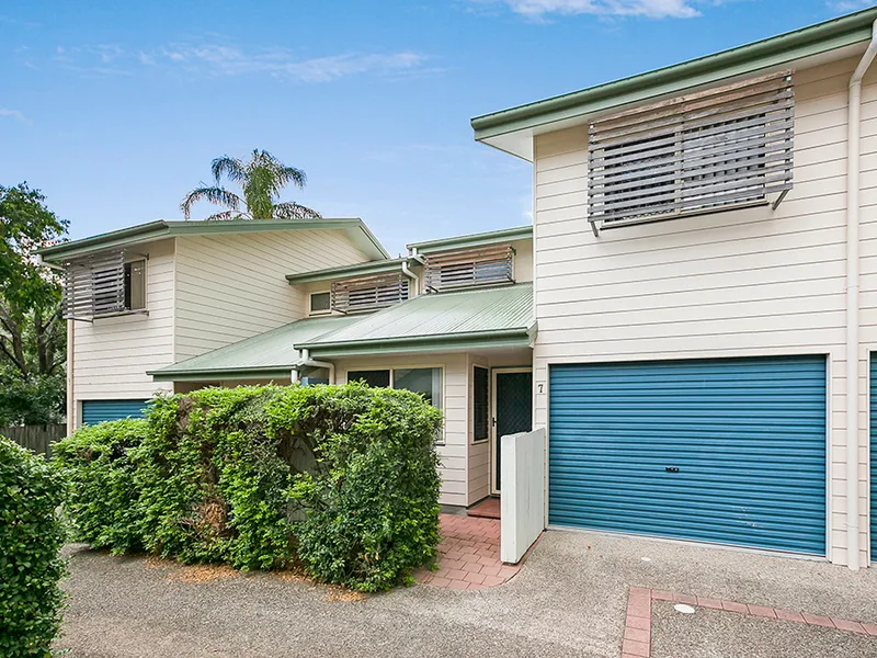 SECURE 3 BEDROOM TOWNHOUSE WITH COURTYARD 